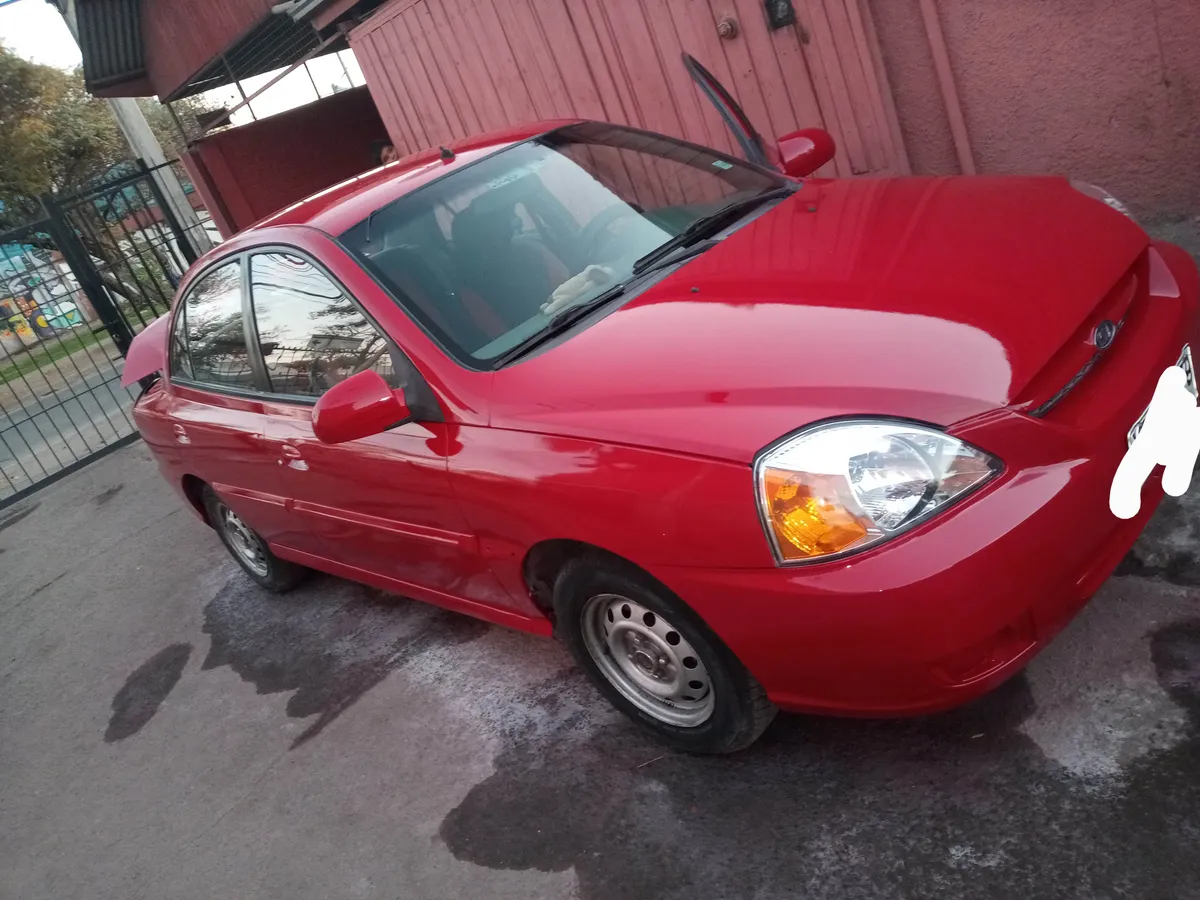 Auto con pintura pulida y reluciente por VASBAL en Santiago
