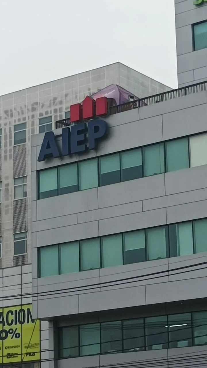 Edificio de AIEP donde se dictan las clases de teoría